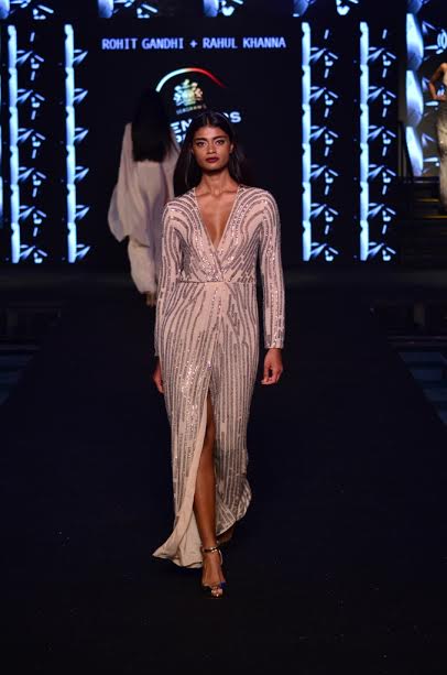 Bipasha sizzles ramp at Blender's Pride show in Kolkata