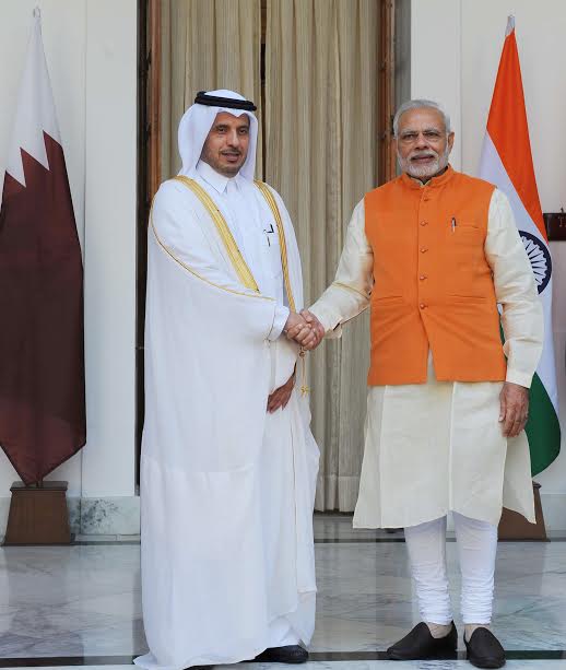 Hamid Ansari paying homage at the portrait of the former President, Dr. Rajendra Prasad on his 132nd birth anniversary