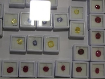 Tollywood actress Mimi Chakraborty inaugurates Ratnajeevan Gems and Jewellery in Kolkata