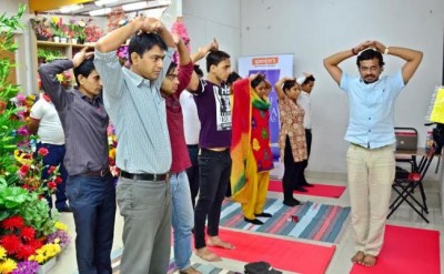 Spencerâ€™s Retail  arranges yoga sessions at its outlets in Kolkata