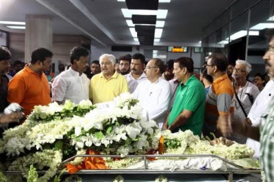 Mamata Banerjee, others pay tributes to Amal Dutta