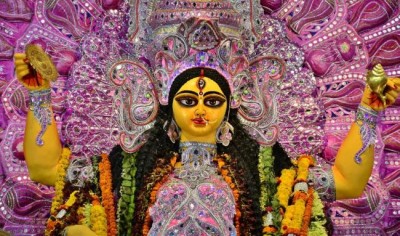 Kolkata celebrates Jagadhatri Puja