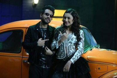 Gauhar Khan sizzles in the latest Tony Kakkar Track, â€˜Teri Kamar Peâ€™