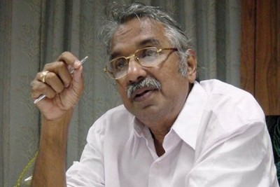 Kerala : Vigilance court orders probe against former CM Oommen Chandy and six other former ministers