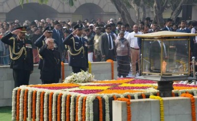 Samadhi of Mahatma Gandhi on the occasion of Martyrâ€™s Day, at Rajghat