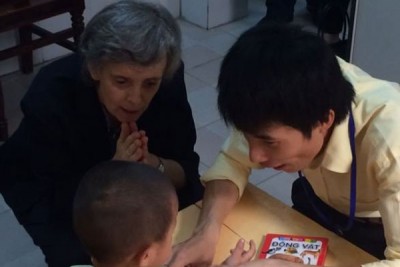 â€˜Strong collaborationâ€™ needed to help end violence against children in Viet Nam, says UN envoy