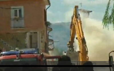 Italy declares emergency as fresh tremors hit nation