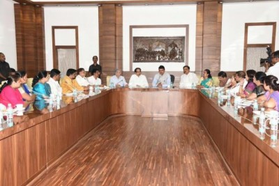 Ganesh festival volunteer allegedly tries to drown policeman 