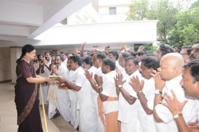 AIADMK chooses Jayalalithaa aide Sasikala as party chief