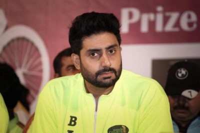 Abhishek Bachchan steps into Eden Gardens for first time