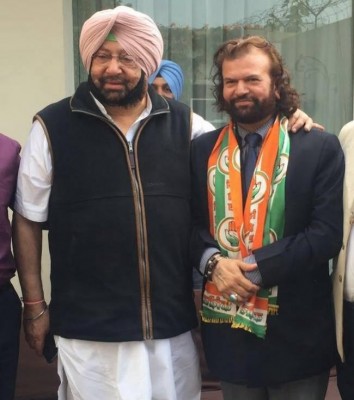Hans Raj Hans joins Congress