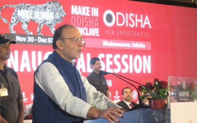 Petrol, Diesel Cheaper If  paid by card, Jaitley announces string of incentives to promote cashless transactions