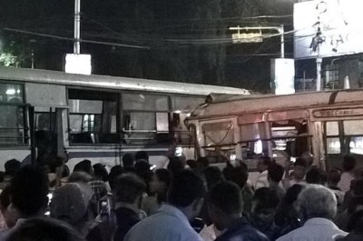 Kolkata: 12 injured in bus accident at Deshapriya Park