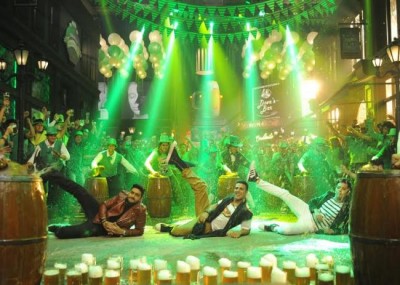 Housefull 3 boys dance 'Taang Uthake'