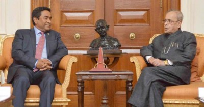 President of Maldives calls on President Mukherjee 