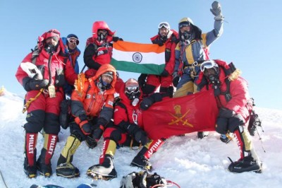 Army Commander felicitates outstanding sportsmen