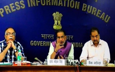 Radha Mohan Singh interacts with the fishers and farmers stakeholders at ICAR- CIFE