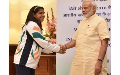 India hails a hero, congratulates Sakshi on Bronze Medal win