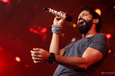 Farhan Akhtar mesmerises female fan