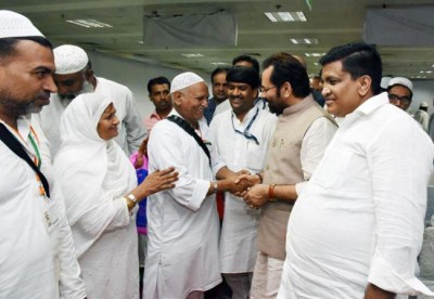 Mukhtar Abbas Naqvi flags off first batch of Haj pilgrims