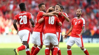 Mehmedi strike earns Swiss valuable point