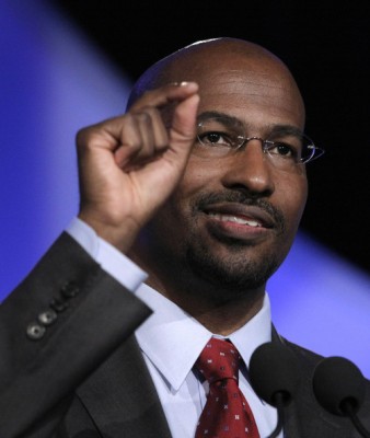 Van Jones criticizes Trump in Toronto speech, warns Canada of Trump's presidency