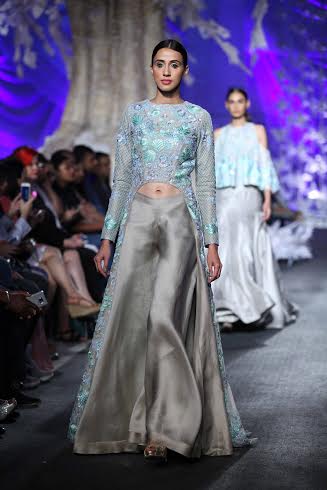 LFW: Arjun Kapoor, Jacqueline Fernandez walk ramp for Manish Malhotra