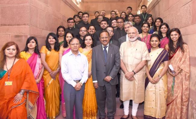 Vice President, M. Hamid Ansari paying floral tributes at the Samadhi of Babu Jagjivan Ram