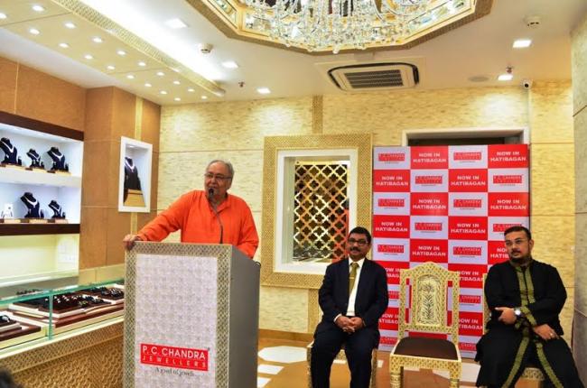 Soumitra Chatterjee inaugurates P. C. Chandra's new showroom in north Kolkata