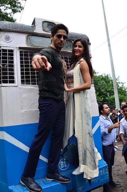 Katrina Kaif , Sidharth Malhotra charm fans in Kolkata, promote Baar Baar Dekho