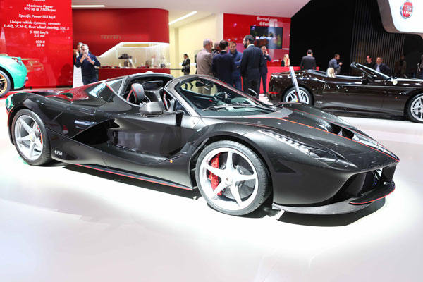 Paris Motor Show captures hearts