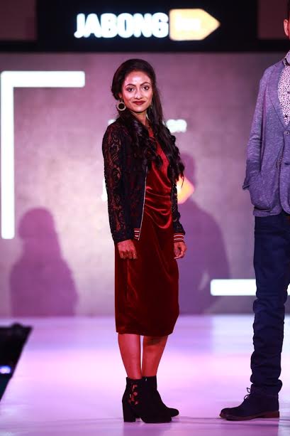 Kolkata: Rituparna Sengupta glams up Jabong Fashion Show