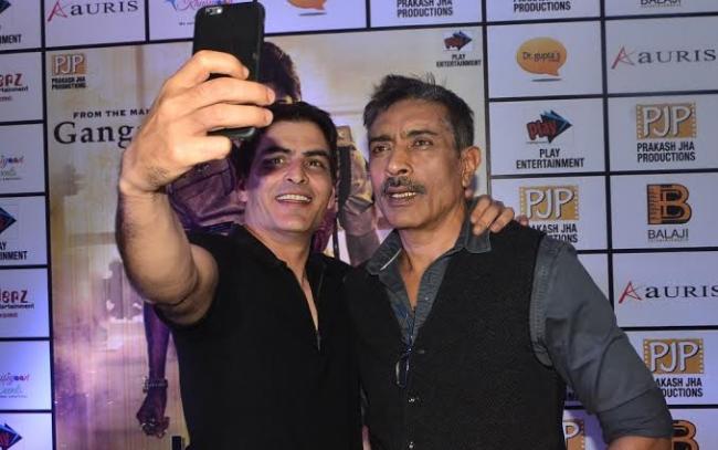 Prakash Jha visits Kolkata to promote 'Jai Gangaajal' 