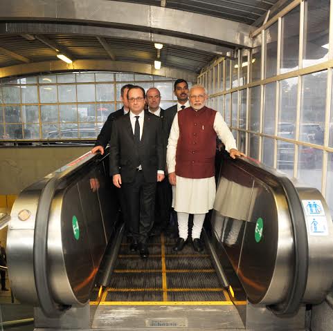 Mr. Francois Hollande inspecting the Guard of Honour