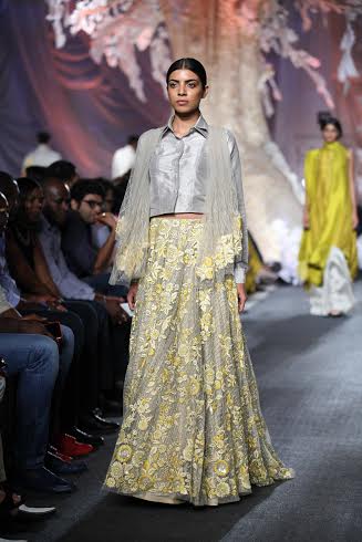 LFW: Arjun Kapoor, Jacqueline Fernandez walk ramp for Manish Malhotra