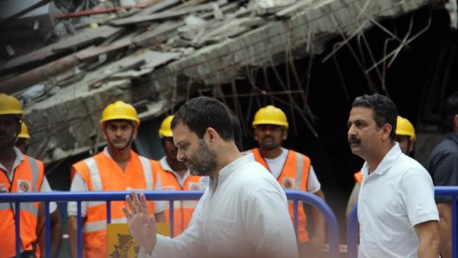 Kolkata: Rahul Gandhi visits flyover crash site