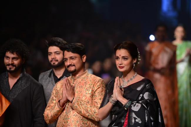 Dia Mirza  sizzles Lakme Fashion Week ramp