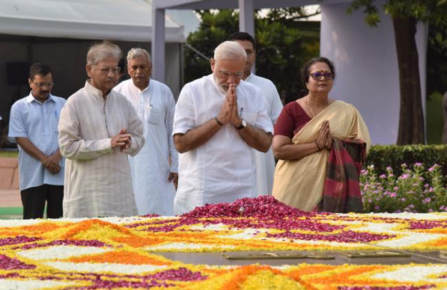 PM Modi, Prez Mukherjee pay tribute to Mahatma Gandhi, Lal Bahadur Shastri
