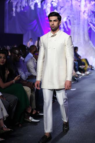 LFW: Arjun Kapoor, Jacqueline Fernandez walk ramp for Manish Malhotra