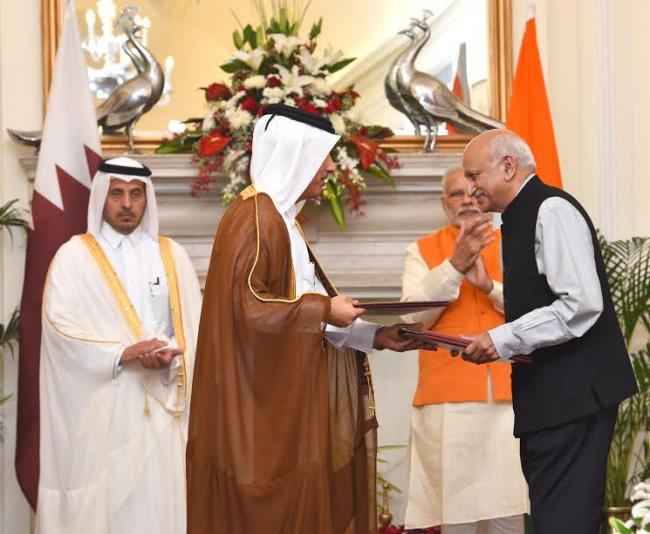 Hamid Ansari paying homage at the portrait of the former President, Dr. Rajendra Prasad on his 132nd birth anniversary