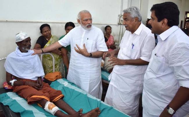 Narendra Modi being received by the Governor of Kerala