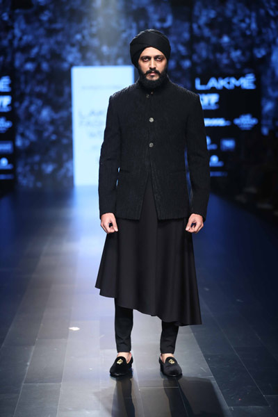 Malaika Arora, Riteish walk down LakmÃ© Fashion Week Winter ramp
