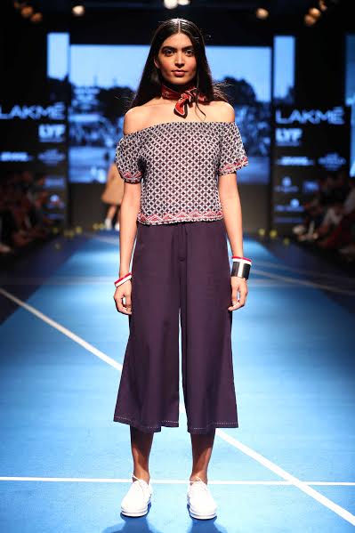 Kriti Sanon sizzles LFW