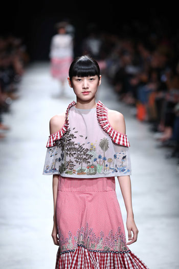 Rahul Mishra showcases Paris Fashion Week 2016 