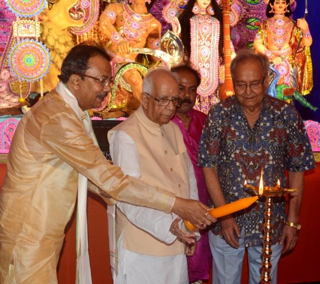 WB Governor Keshari Nath Tripathi inaugurates pujo for Chaudhury Bagan Durgotsav