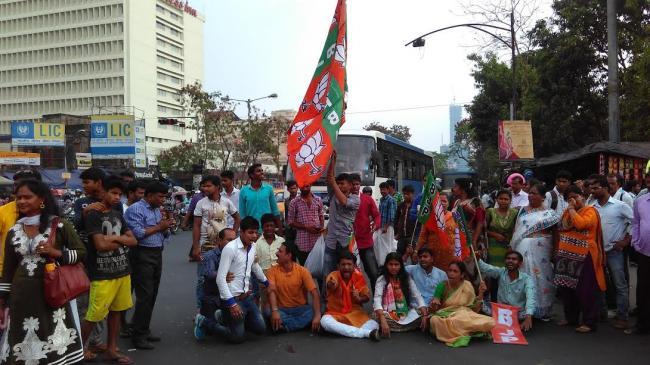 BJP takes out rally in Kolkata