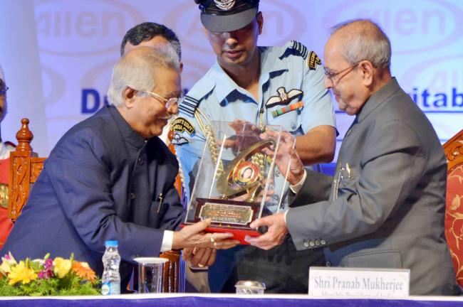  Pranab Mukherjee being felicitated at the presentation of Dr. Malati Allen Noble Award, Dr. Sarkar Allen Mahatma Mahnemann Award and Dr. Sarkar Allen Swamiji Award instituted by the Dr. Malati Allen Charitable Trust,