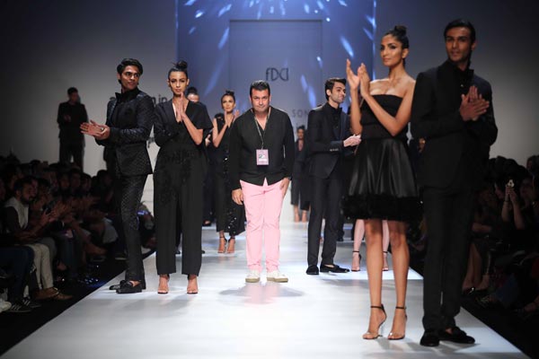 Ashish N Soni sets floor on fire at Amazon India Fashion Week