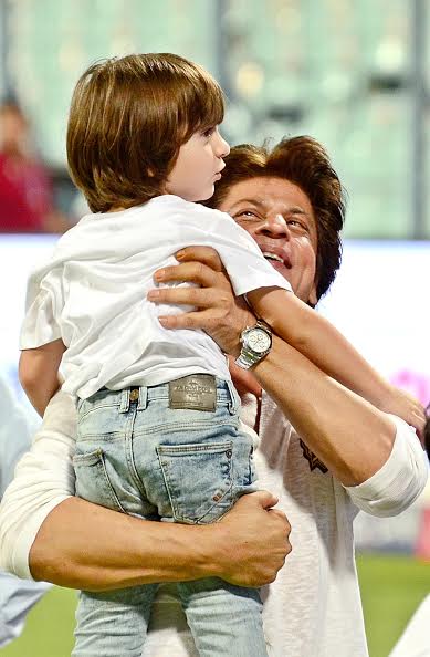 SRK along with AbRam visit Eden Gardens to cheer for KKR