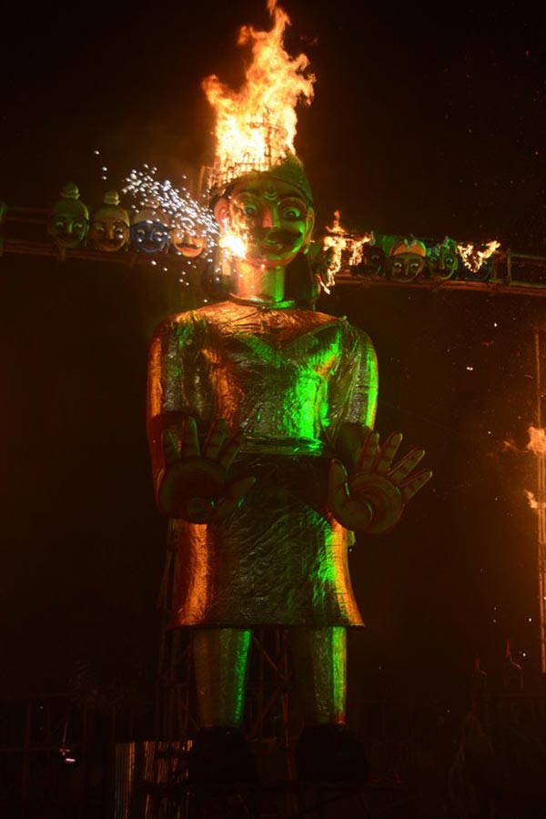 60-feet-tall Ravana burnt on Dussehra in Kolkata's Salt Lake